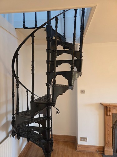 Stunning black wrought iron - stunning,